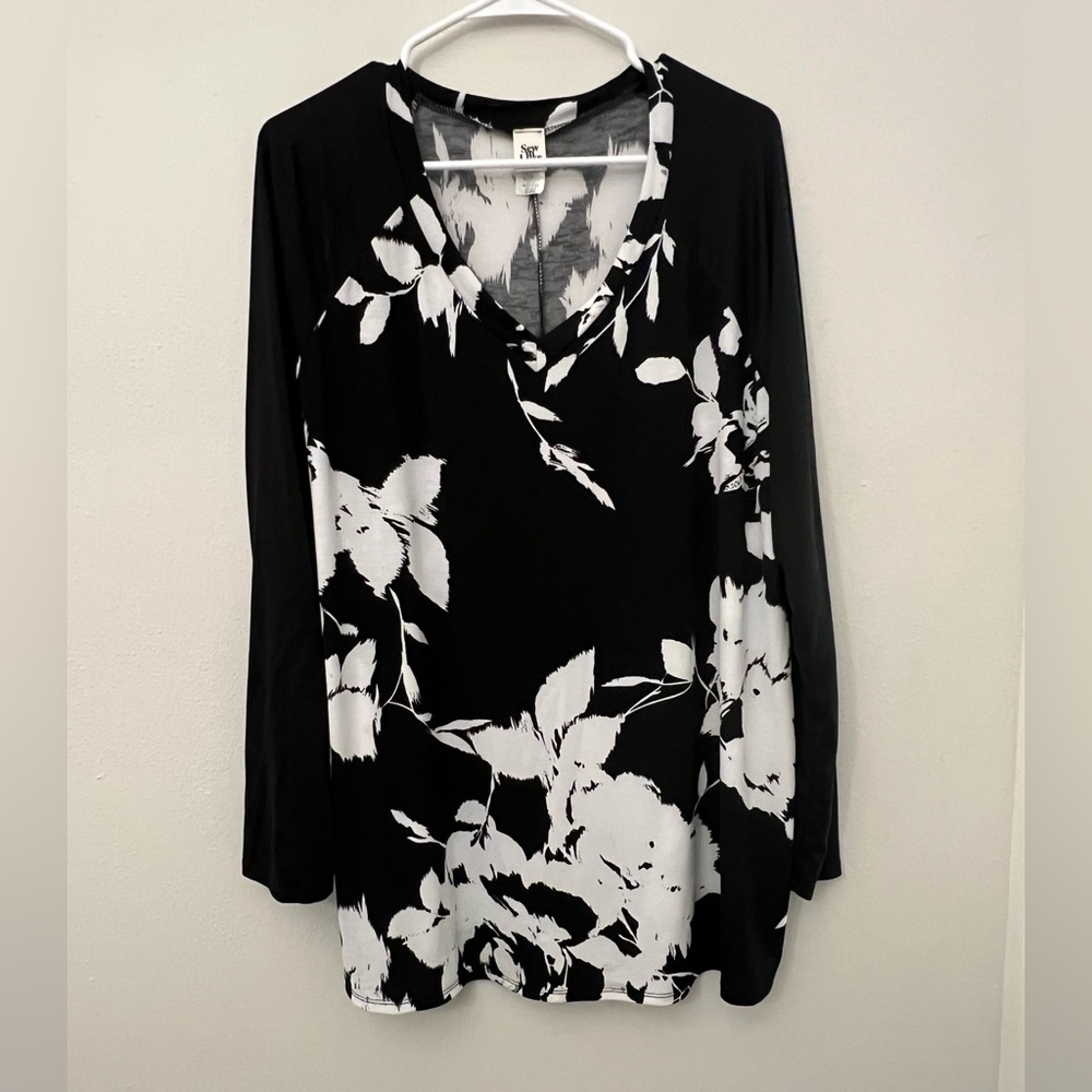 Sew in Love Black and White Floral Long Sleeve Top Sz 2X